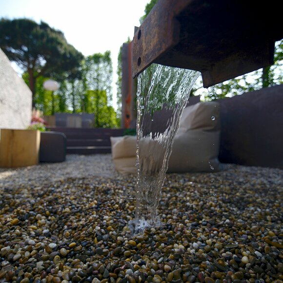 Gartenteich Wasserspiel | ©  artismedia GmbH